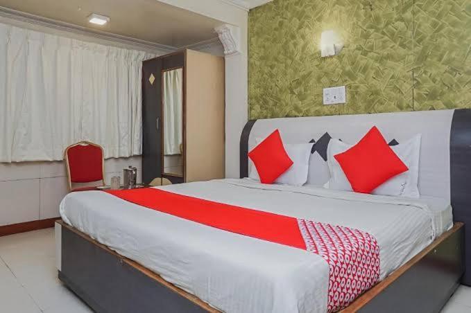 Hotel Tushar Пюн Екстериор снимка