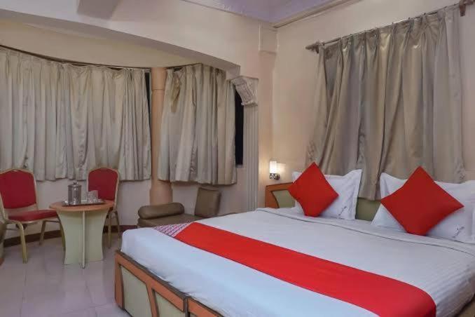 Hotel Tushar Пюн Екстериор снимка