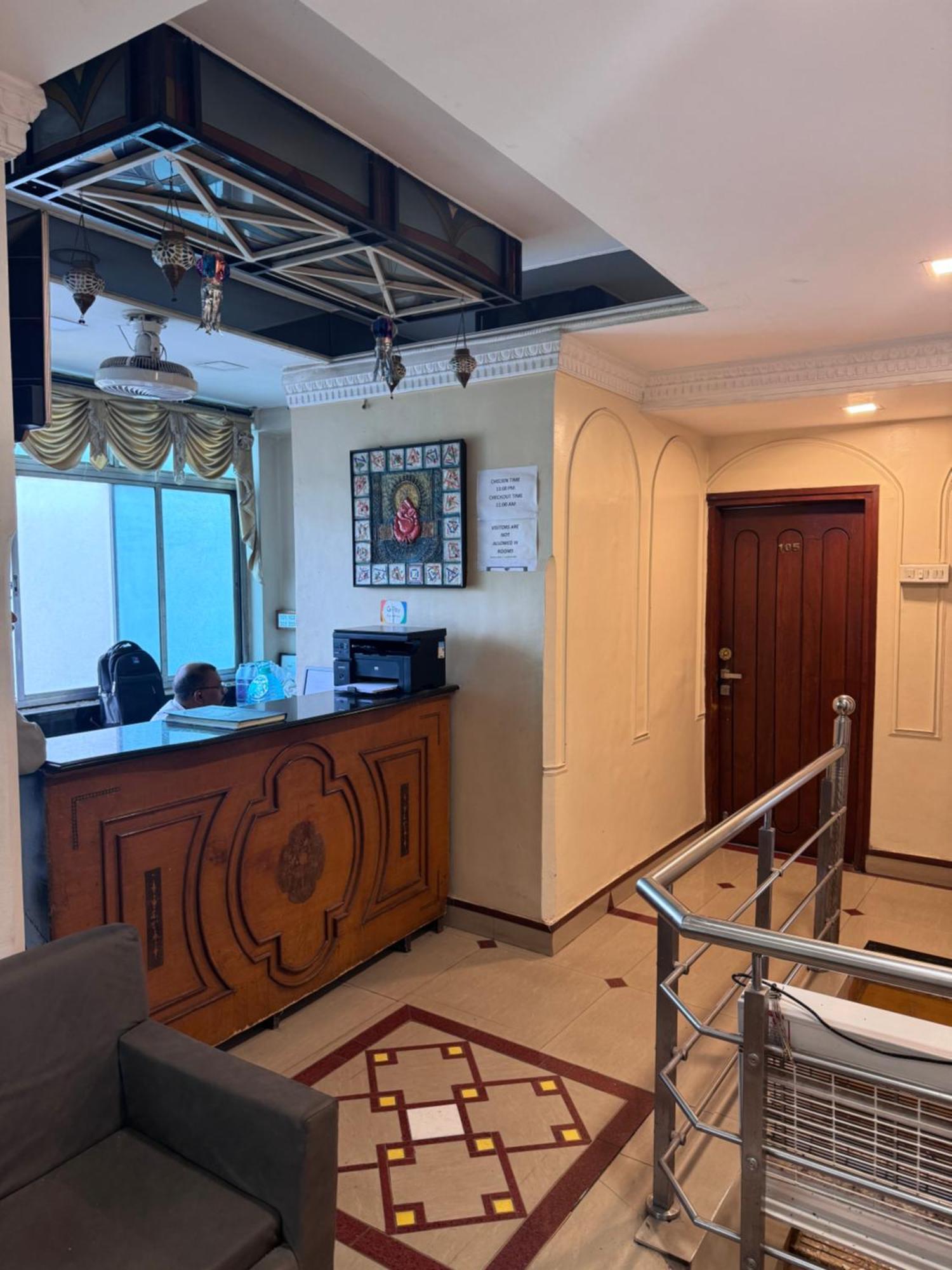 Hotel Tushar Пюн Екстериор снимка