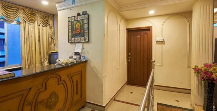 Hotel Tushar Пюн Екстериор снимка
