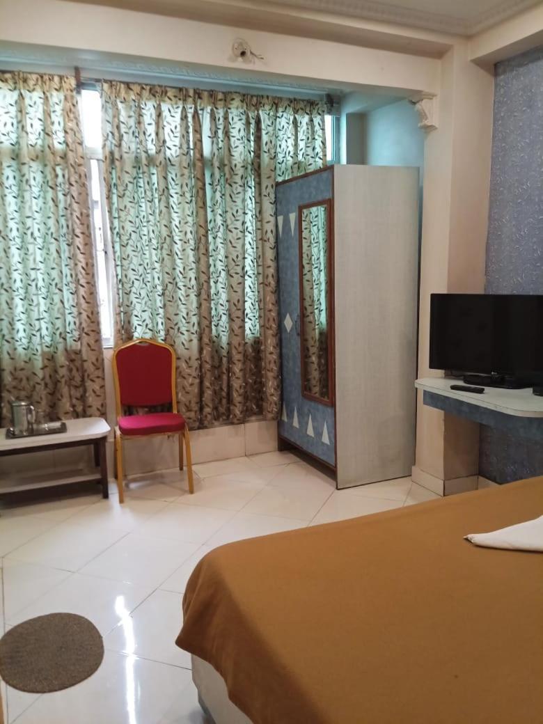 Hotel Tushar Пюн Екстериор снимка