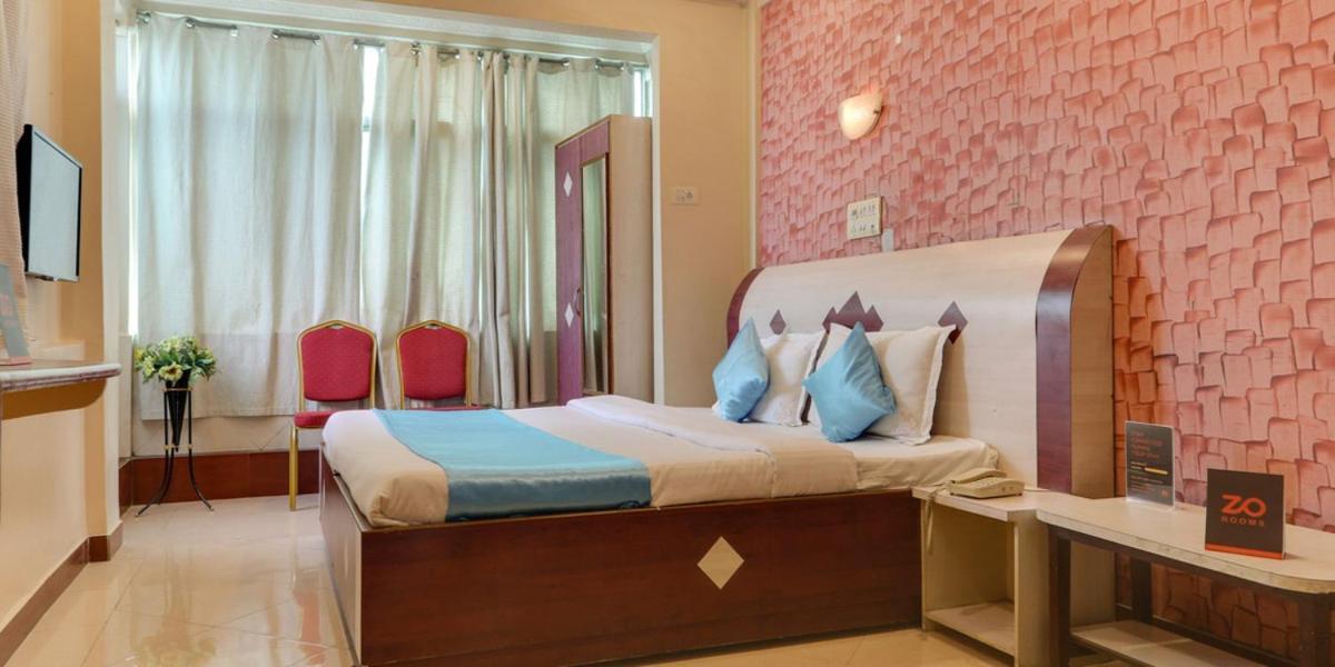Hotel Tushar Пюн Екстериор снимка