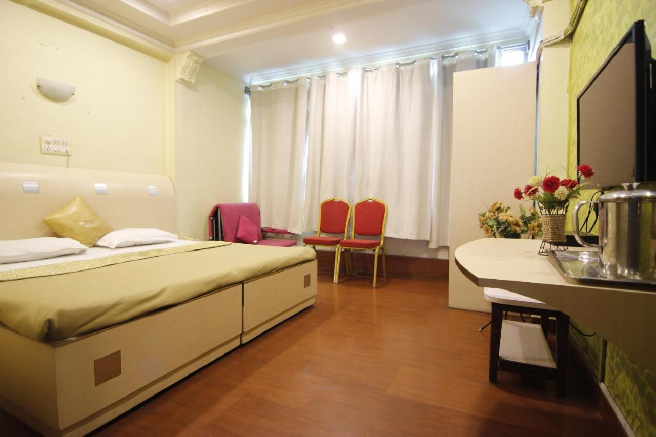 Hotel Tushar Пюн Екстериор снимка