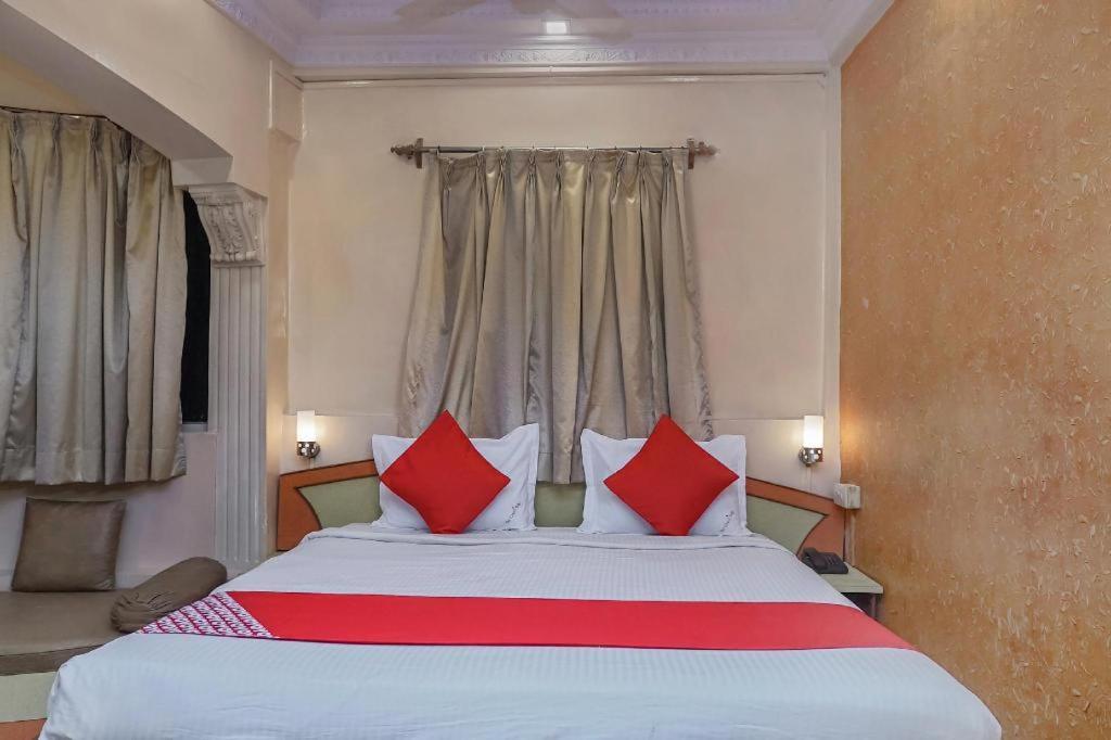Hotel Tushar Пюн Екстериор снимка